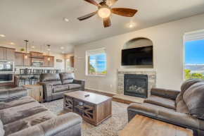 Mountain Breeze Villa w Mountain Views and Air Hockey